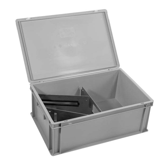 geöffnete Eurobox in grau mit Blick auf die Einzelteile des Zubehörständers
