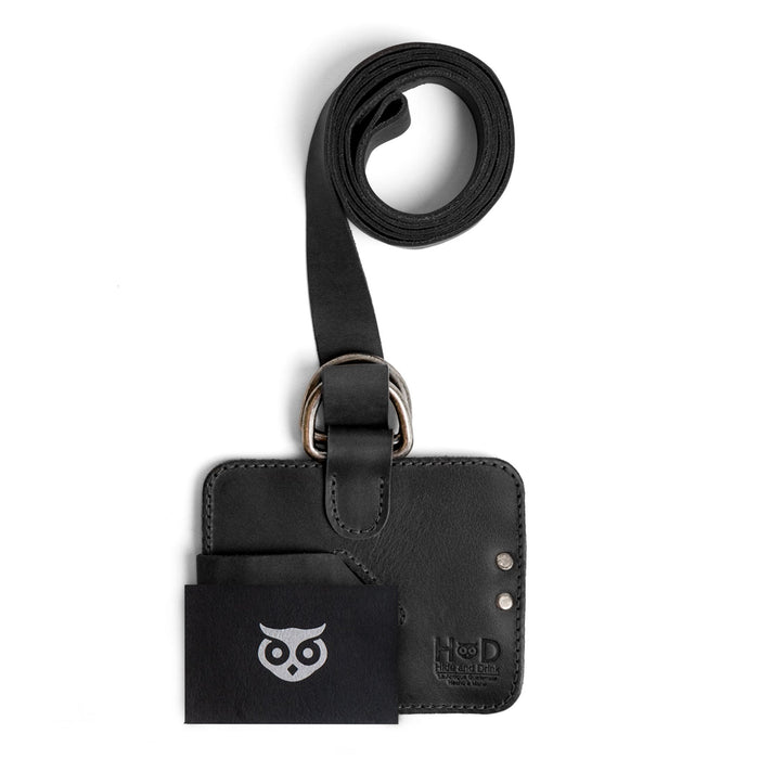 Another angle of the Hide & Drink Book Strap Carrier, showcasing its remarkable workmanship and quality materials. This Full Grain Leather product highlights the artisan craftsmanship from La Antigua Guatemala, ideal for book lovers.