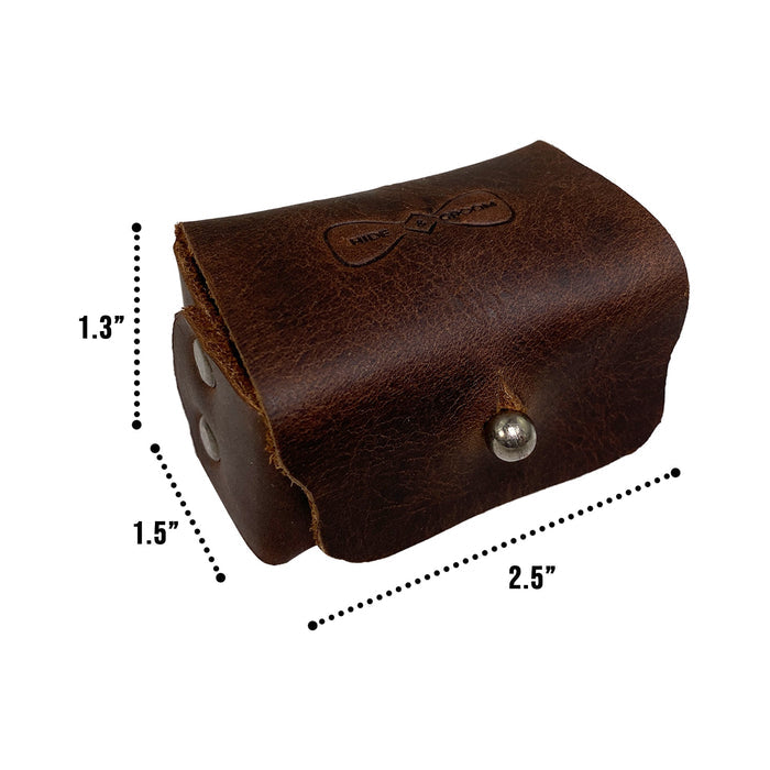 Detailed dimensions of a rustic cufflinks case by Hide & Groom, exhibiting the compact design suited for travel. This handmade full grain leather cufflinks case is ideal for storing men's accessories securely. Rustic Cufflinks Case - Protective Storage for Shirt Studs, Men's Accessories, Full Grain Leather, StockyardX, Small Batch Production, Hand Cut, Hand Sewn, Fire Branded, Artisan, Handmade in La Antigua Guatemala & Oaxaca Mexico.