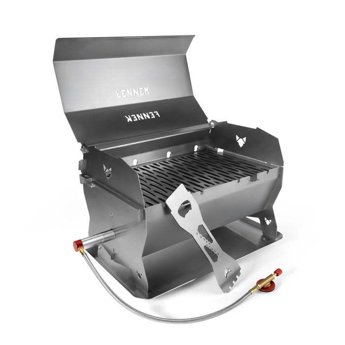 Deckel für den FENNEK Gasgrill als Windschutz beim Grillen aufgeklappt