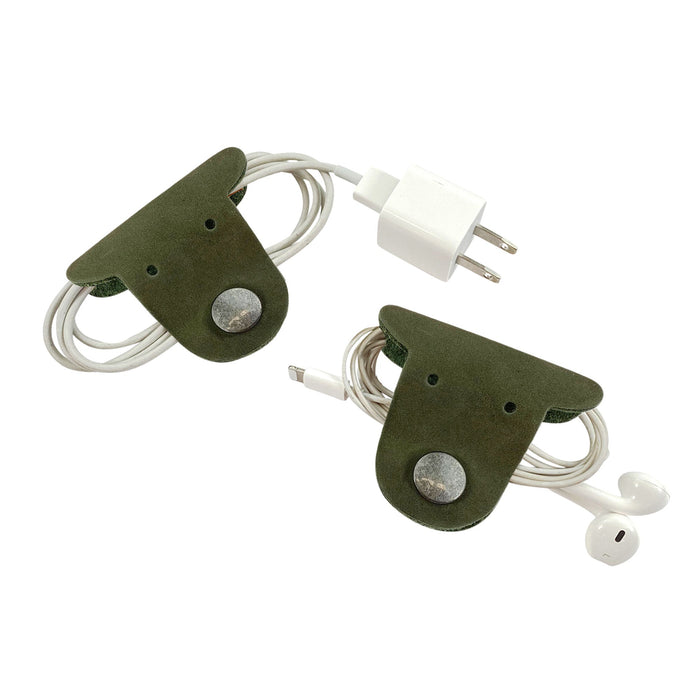 Organize your earbuds and cables with Taco Dog's Dog Cord Keepers in green, perfect for easy travel management. Made from full grain leather, these handmade accessories showcase artisanal quality. Enjoy the unique charm of each handcrafted piece from La Antigua Guatemala.