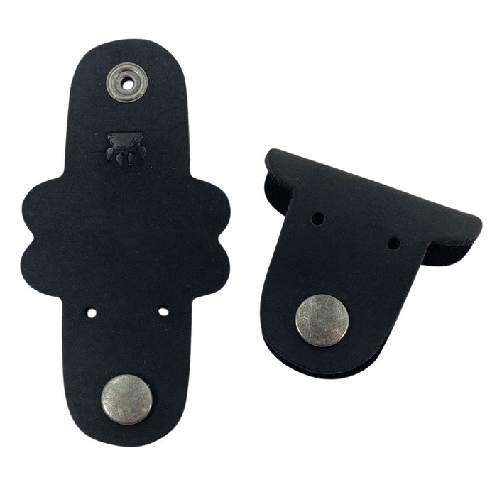 Taco Dog's Dog Cord Keeper in a unique design, ideal for managing your cords while on the go. Made from full grain leather, these accessories clip together for effortless organization of headphones and chargers. Enjoy practical artisan quality from La Antigua Guatemala with this handmade 2 pack.