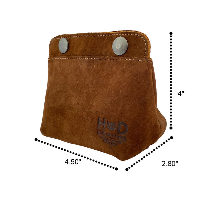 Hide & Drink Double Snap Pouch measurements focusing on its practical size, showcasing its utility as a coin purse and cash organizer. This full grain leather product is handcrafted by skilled artisans in La Antigua Guatemala.