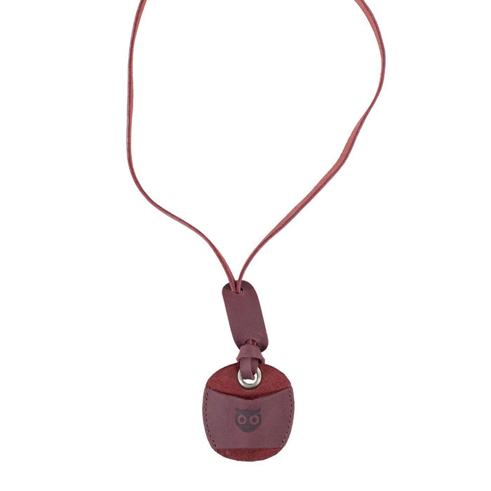 Hide & Drink Eyeglasses Holder elegantly presented, ensuring quality and aesthetic appeal. An ideal Eyeglasses Holder for Men and Women, made from full grain leather. Handmade in La Antigua Guatemala & Oaxaca Mexico.