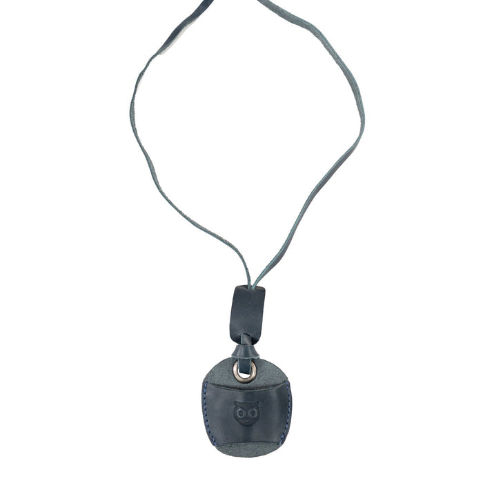 Hide & Drink Eyeglasses Holder displayed elegantly, showcasing its high-quality leather design. This Eyeglasses Holder is perfect for Men and Women, crafted from full grain leather. Handmade in La Antigua Guatemala & Oaxaca Mexico by skilled artisans.