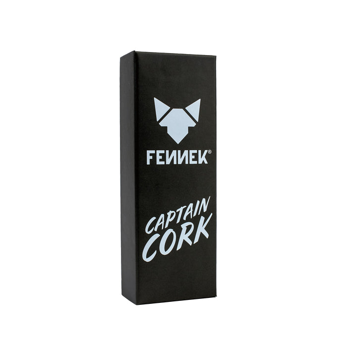 Freigestellte Verpackung vom FENNEK Captain Cork Flaschenöffner mit Magnet.