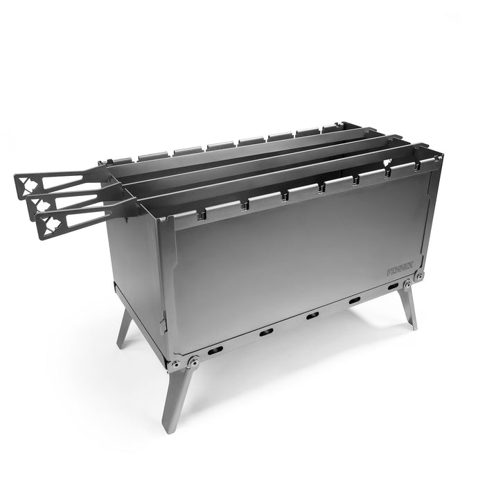 FENNEK Mangal Schaschlik-Grill mit 3 Spießen extra lang, freigestellt auf weißem Hintergrund