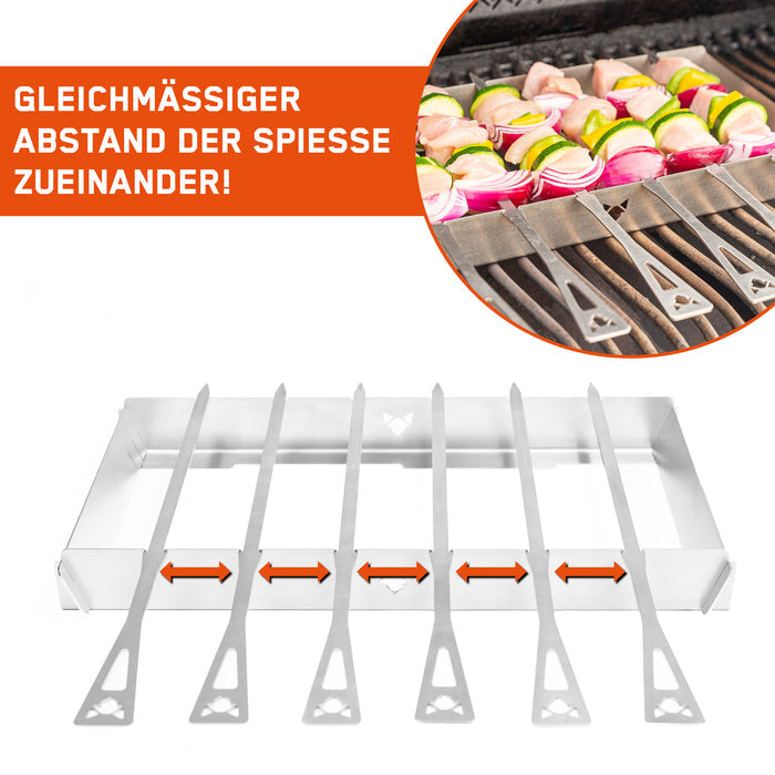 das Detailbild zeigt, dass der FENNEK Universal Grillspießhalter einen gleichmäßigen Abstand der Spieße zueinander gewährt.