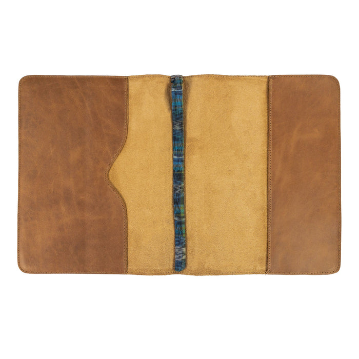 The Journal Cover for (8.5 x 11 in.) Moleskine Cahier XXL by Hide & Drink, showcased in a casual display to emphasize its elegant lines and durable leather material. Perfect for those who appreciate handcrafted artisan products, made in La Antigua Guatemala & Oaxaca Mexico.