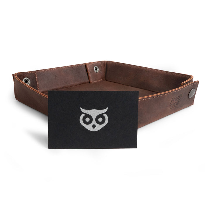 Hide & Drink Jumbo Tray, featuring a stylish catchall tray made from full grain leather for organizing your essentials. Handmade in La Antigua Guatemala, this durable product embodies vintage style and artisan techniques.