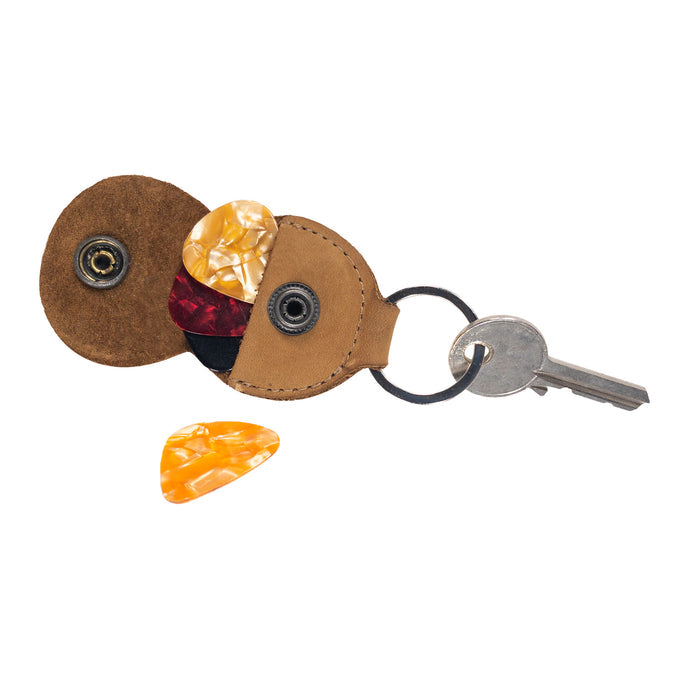 Hide & Drink Key Chain & Guitar Pick Holder, highlighting a close-up of its stylish pick storage function. This keychain is perfect for guitar players, crafted from Full Grain Leather and representing artisan craftsmanship from La Antigua Guatemala & Oaxaca Mexico.