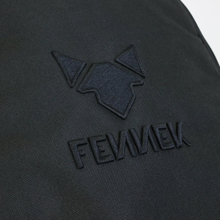 Freisteller der Kühltasche mit draufgesticktem FENNEK Logo.