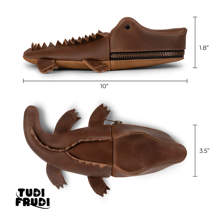 Dimensions of the Leather Gator Pouch by Tudi Frudi, presented in a side view to illustrate its practical design. This Gator Leather Pouch is ideal for use as a crocodile-shaped pencil pouch, alligator-shaped coin purse, or a small charger cable holder. The pouch is made from full grain leather, emphasizing small batch production through hand cut and sewn techniques, making it a valuable change bag or scissors case. Handmade in La Antigua Guatemala & Oaxaca, Mexico, it showcases artisan craftsmanship.