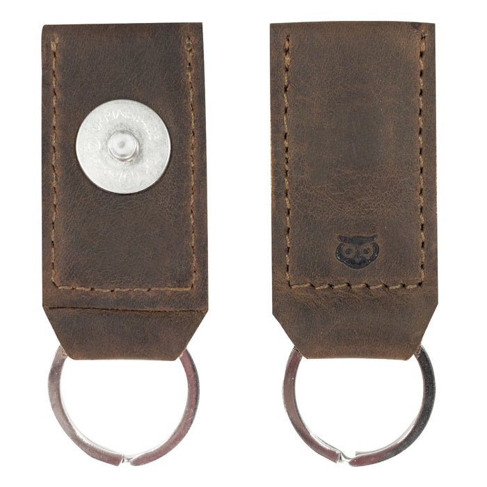 Front view of a leather key ring showcasing the quality of the Magnetic Keychain Holder by Hide & Drink. This accessory is made from durable full grain leather, emphasizing its handmade craftsmanship and artisanal details. Perfect for organizing keys while adding a rustic touch to wall decor, crafted in La Antigua Guatemala & Oaxaca Mexico.