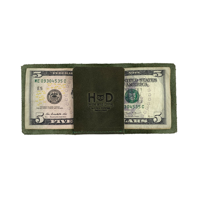 An attractive view of the Hide & Drink Minimalist Wallet Bills Only which exemplifies its practicality. This Ultra Minimalist Wallet, made of Full Grain Leather, acts as a reliable cash organizer, showcasing the artisan craftsmanship from La Antigua Guatemala.