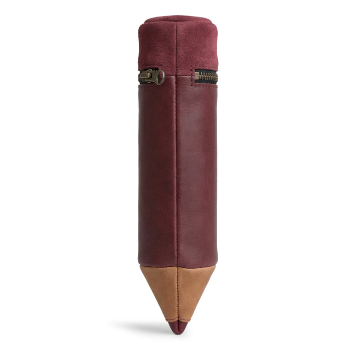 A side view of the Pencil-Shaped Case by Hide & Play, showcasing its elegant design in full grain leather. This zippered bag is ideal for pen storage, made using artisan techniques in small batch production, ensuring quality with hand cut and hand sewn details. Handmade in La Antigua Guatemala.