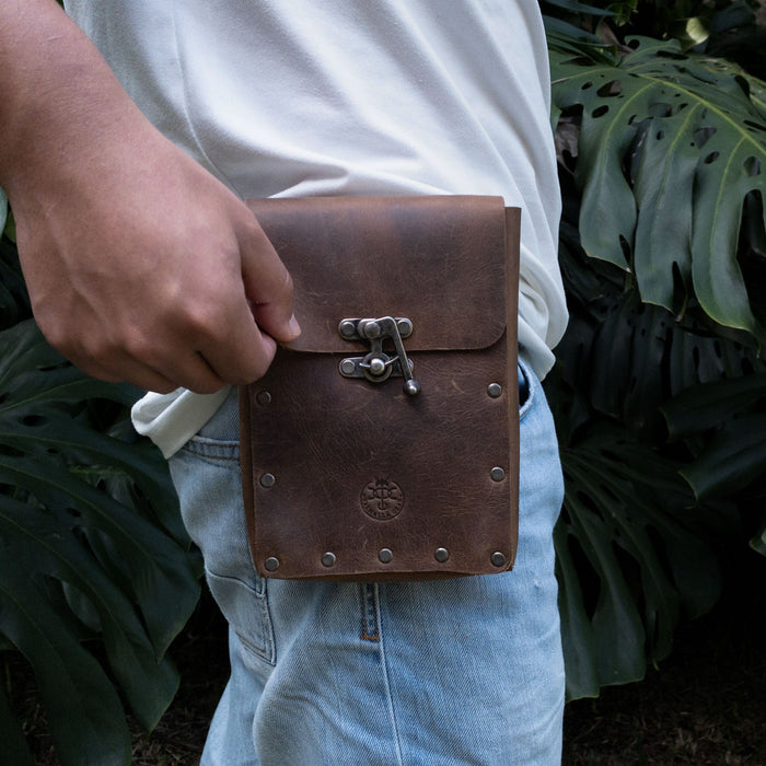 Rectangular Riveted Belt Pouch - Stockyard X 'The Leather Store'