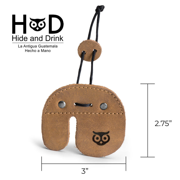 The Right Handed Archery Finger Protector by Hide & Drink, featuring detailed measurements and a unique design. This Archery Finger Tab is made from high-quality Full Grain Leather and is essential for recurve bow users. Handmade in La Antigua Guatemala & Oaxaca Mexico, it showcases the commitment to Small Batch Production, Hand Cut, Hand Sewn methods, and fire branded artistry.