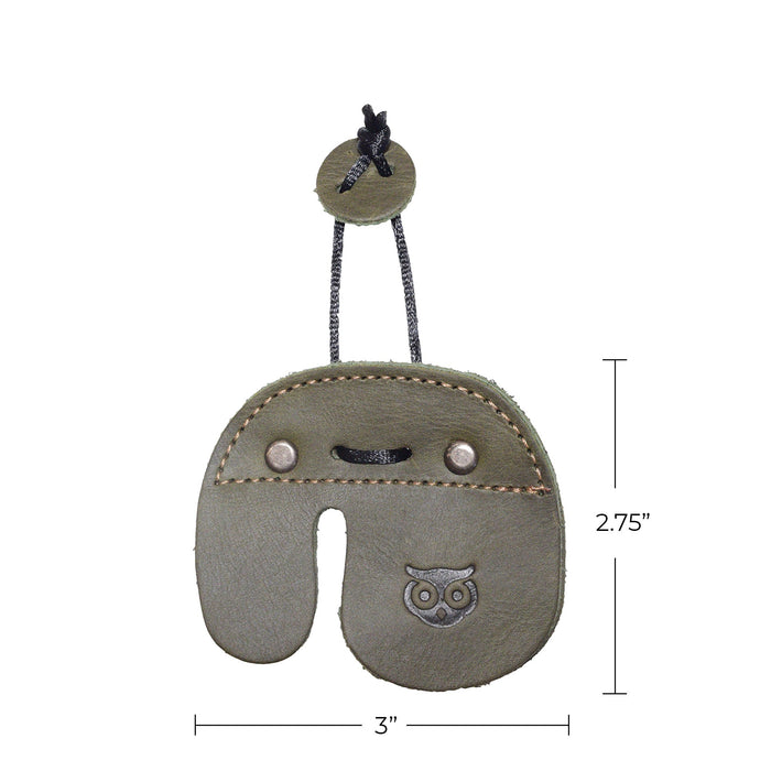 Right Handed Archery Finger Protector from Hide & Drink, crafted from full grain leather, showcases a practical design. This Archery Finger Tab acts as a Protect Guard for Recurve Bows, essential for any shooting practice gear. With artisan production in La Antigua Guatemala, this finger protector is a product of small batch craftsmanship, featuring hand cut and hand sewn details along with a fire branded design.