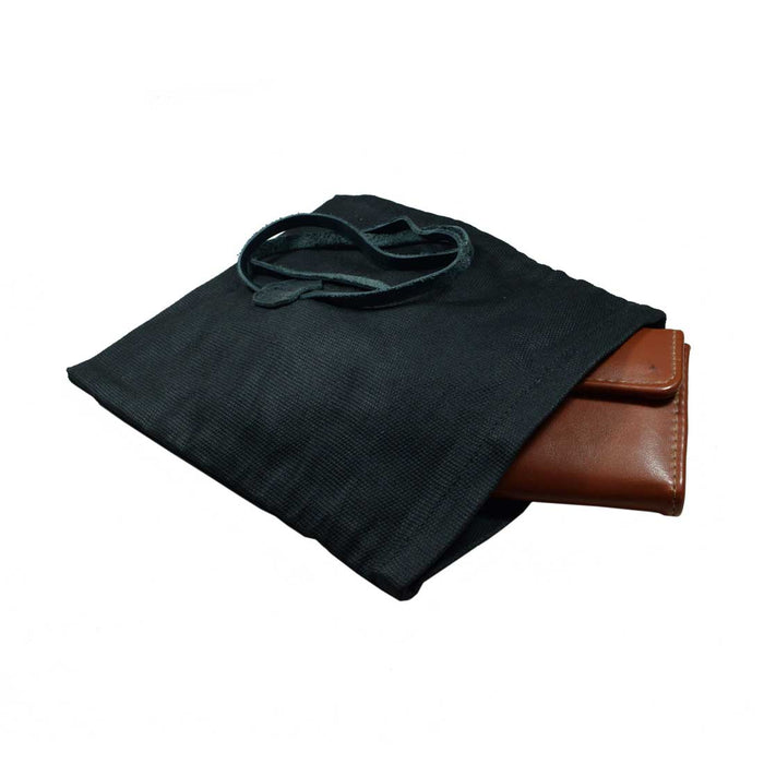 Check out Hide & Drink's Rolling Pouch, a versatile Survival Roll Top Pouch crafted from high-quality Waxed Canvas & Full Grain Leather. This artisan lightweight case is the ultimate multipurpose bag for all your outdoor accessories, made in La Antigua Guatemala & Oaxaca, Mexico.