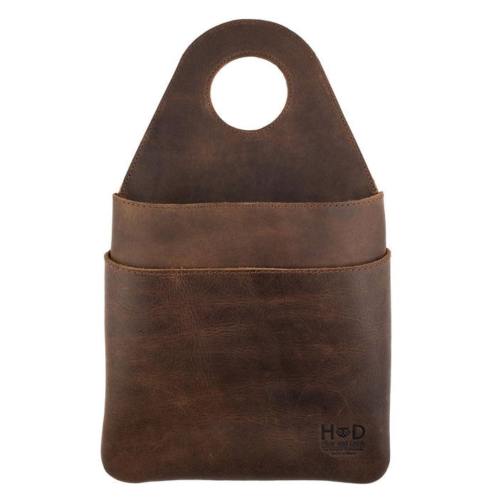 Hide & Drink's Seat Side Organizer for Gear Stick made from durable Full Grain Leather, perfect for keeping your essentials organized. This holder for charges, cables, and more is an outdoor protector for your knife, featuring handmade craftsmanship in small batch production. Hand cut, hand sewn, and fire branded, this organizer is an artisan piece, handmade in La Antigua Guatemala & Oaxaca Mexico.