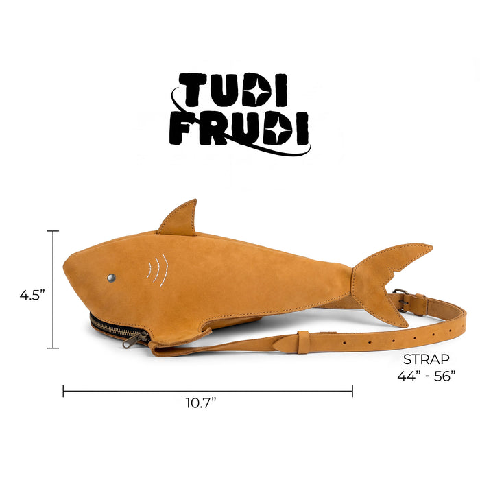 Dimensions and branding detail of the Shark-Shaped Shoulder Bag by Tudi Frudi, emphasizing its unique design and artisan roots. This bag, made in La Antigua Guatemala, combines functionality with style, featuring an adjustable strap pairing perfectly with its hand crafted elements.