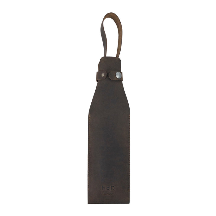 The exterior of Hide & Drink's Single Bottle Wine Carrier made of sturdy Full Grain Leather, revealing its sleek silhouette. As a product of Small Batch Production, each Single Bottle Wine Carrier is hand cut and hand sewn by artisans in La Antigua Guatemala & Oaxaca Mexico.