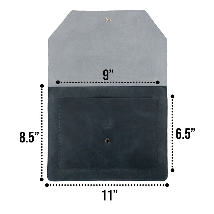 Hide & Drink's Slim Portfolio displayed alongside smaller items, emphasizing its utility as a handmade Flat Messenger Case. This Full Grain Leather Narrow Document Holder is perfect for office use, handcrafted in La Antigua Guatemala & Oaxaca Mexico.