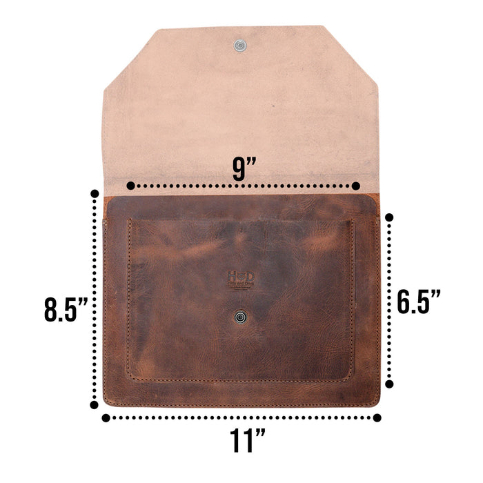 Dimensions of Hide & Drink's Slim Portfolio, a handmade Flat Messenger Case. This Narrow Document Holder, made from Full Grain Leather, serves as an ideal office accessory, showcasing artisan craftsmanship from La Antigua Guatemala & Oaxaca Mexico.