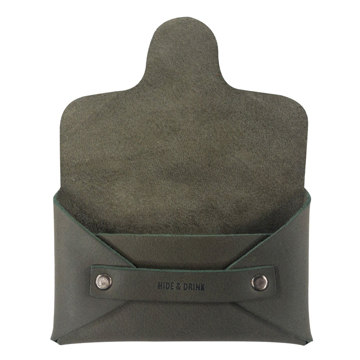 The Snapless Business Card Holder from Hide & Drink is a beautifully crafted vintage wallet for both men and women. This sturdy pouch made from Full Grain Leather serves as an effective money organizer, showcasing artisan craftsmanship from La Antigua Guatemala & Oaxaca Mexico.
