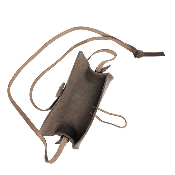 The interior of the La Antigua Spotting Scope Case, showing its spacious design. This protective sleeve is crafted from durable full grain leather and is ideal for safely storing your spotting scope during travel. Handmade in La Antigua, Guatemala, this artisan product combines functionality with rustic aesthetics.