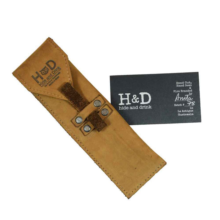 Hide & Drink Straight Razor Cover in a golden leather shade, combining elegance and function. Made from Full Grain Leather, this expertly crafted cover showcases Small Batch Production, Hand Cut, Hand Sewn, and Fire Branded details by skilled artisans in La Antigua Guatemala & Oaxaca Mexico.