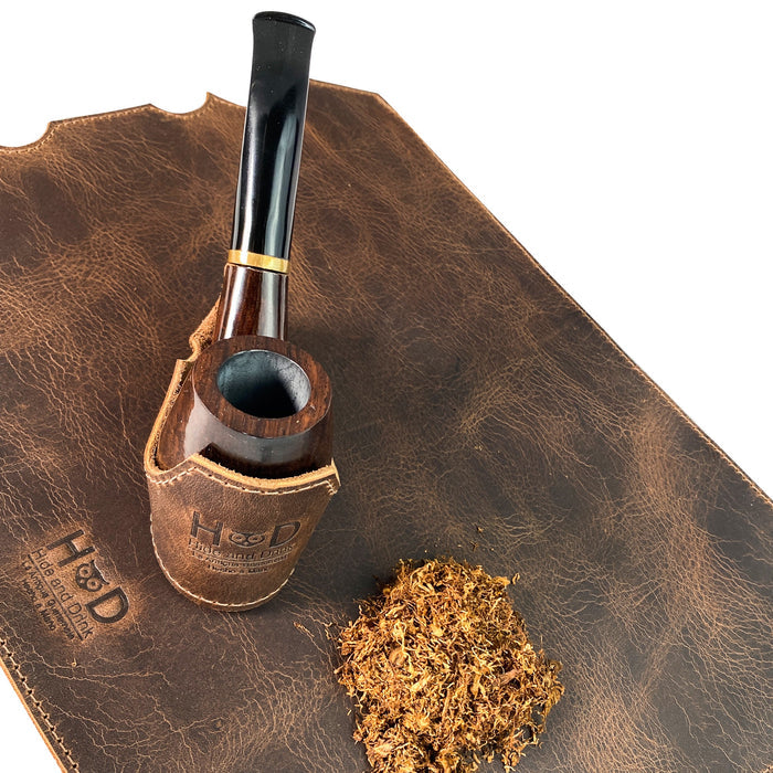 Dimensions of the Tobacco Pipe Holder by Hide & Drink with measurements labeled. This Tobacco Pipe Holder (Pipe not Included) features a portable & adjustable stand that is both functional and stylish. Manufactured from full grain leather through small batch production, it's a hand sewn artisan product made in La Antigua Guatemala & Oaxaca Mexico.