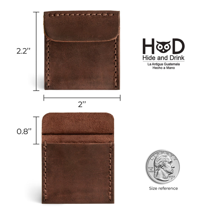 Detailed specifications of Hide & Drink Wedding Ring Case demonstrating dimensions and branding. Ideal as a proposal ceremony accessory, this pouch organizer for jewelry is handcrafted from full grain leather, embodying artisan craftsmanship from La Antigua Guatemala & Oaxaca Mexico.