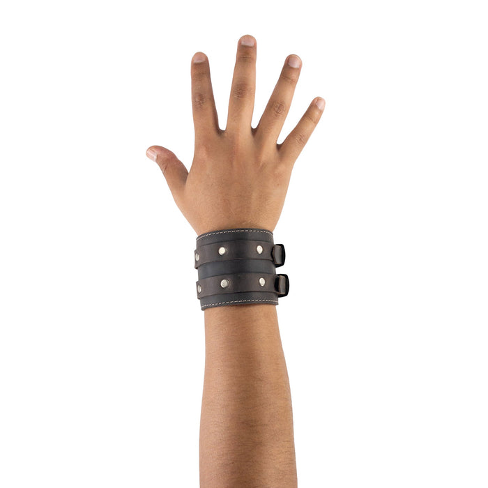 Hide & Drink's Wrist-Wallet-Cuff beautifully combines style and function, crafted from Full Grain Leather. The rustic leather bracelet features a hidden pouch for bills and an inner zippered pouch, making it a versatile accessory. Artisan-made in La Antigua Guatemala & Oaxaca Mexico, emphasizing craftsmanship and quality.