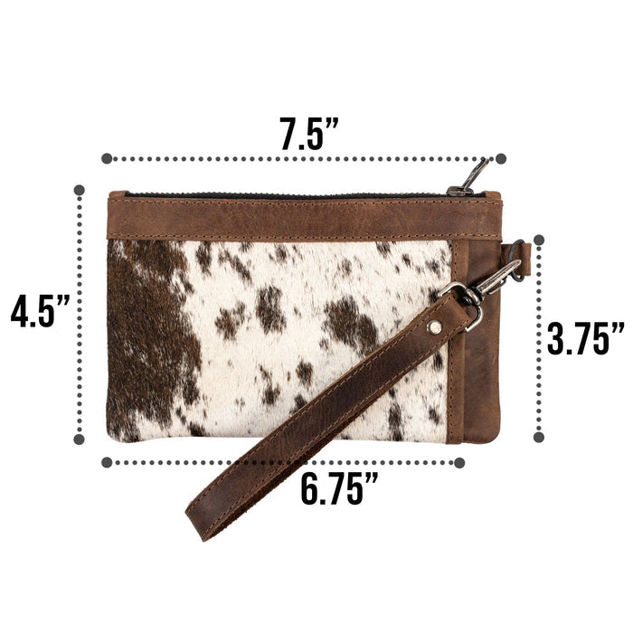 Dimensions of the stylish Wristlet Clutch Bag by Western Leather Works, showcasing it’s practical design. This rectangular wristlet clutch handbag is a perfect blend of Western style and full grain leather, embodying small batch production and artisan skill made in La Antigua Guatemala.