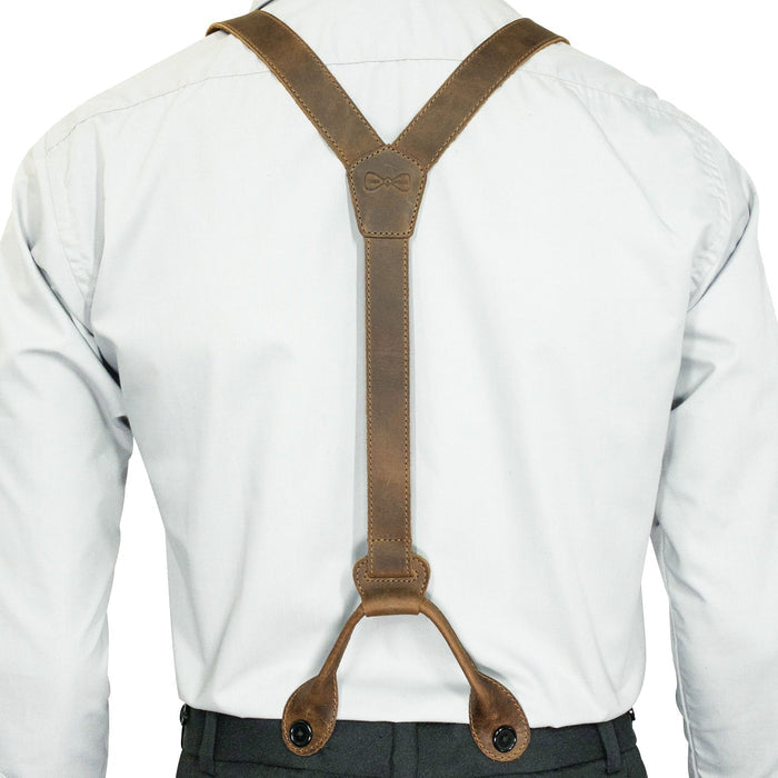 Rear view of Y Back Button End Suspenders by Hide & Groom, highlighting the adjustable straps and button ends. An essential for groomsmen, these suspenders made from full grain leather are designed for comfort and style, ideal for formal occasions. Each piece is hand sewn, fire branded, and crafted in La Antigua Guatemala.