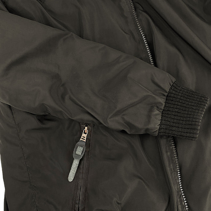 Elegant Rustic Zipper Pull Replacement by Hide & Drink, made from durable full grain leather. This accessory is part of the 6 pack set, perfect for personalizing backpacks, jackets, wallets, and bags. Each handmade piece is artisan crafted in La Antigua Guatemala & Oaxaca Mexico.